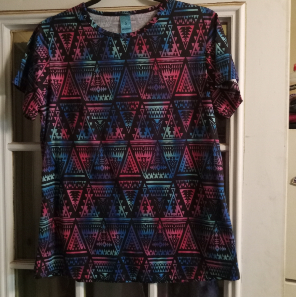 Geometric Pattern Women's Short Sleeve Top - Pink and Blue Size Small